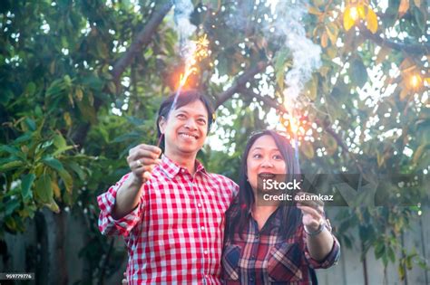 sparkler in Tagalog .